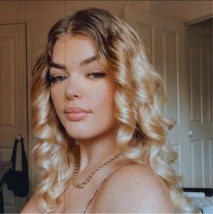 Meet your Posher, Chloe